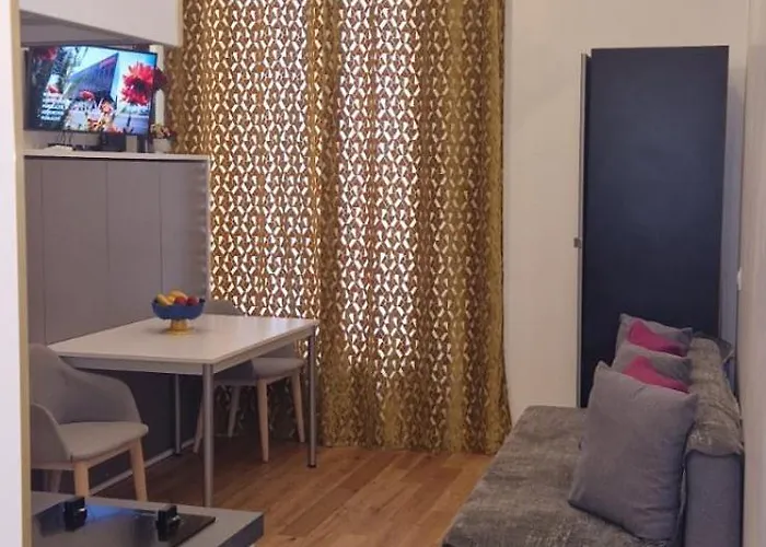 Palace, Chez Margot Apartment *